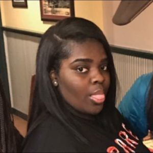 Meet your Posher, Kayla